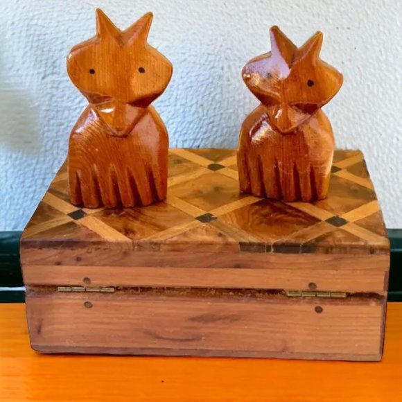 Vintage Wood Hinged Box with Lid + 2 Hand Carved Kitty Cats Middle East - Picture 3 of 15